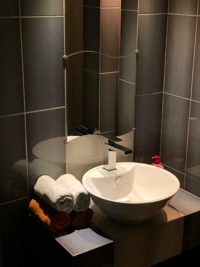 Apartament Tipton Apartment เยเลเนียกูรา ภายนอก รูปภาพ